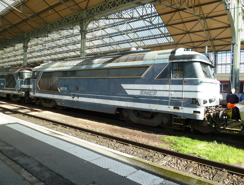667218 + 667227 en tête +TGV A N°367 HS Voie E (1).jpg