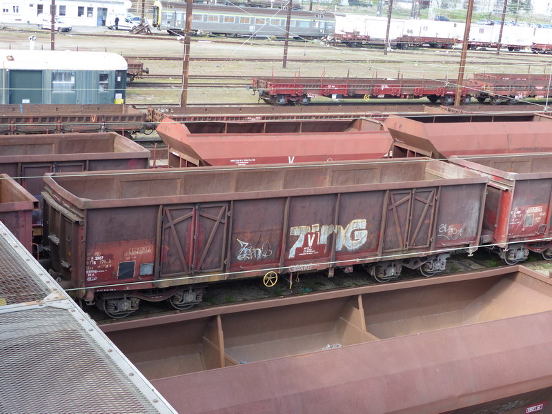 80 87 977 6 976-3 Uas F28 2 F SNCF-PSL (2014-03-28 St Pierre des Corps) (1).jpg