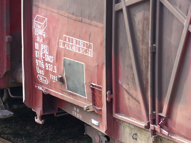 80 87 977 6 937-5 Uas F28 2 F SNCF-PSL (2014-03-28 St Pierre des Corps (2).jpg