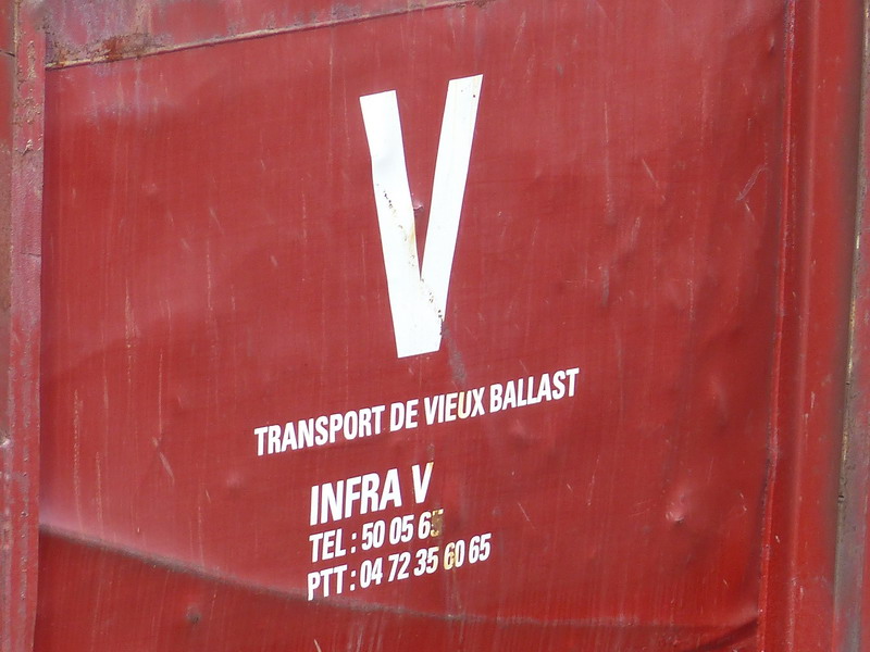 80 87 977 6 145-5 Uas F28 2 F SNCF-PSL (2014-04-23 St Pierre des Corps) (3).jpg