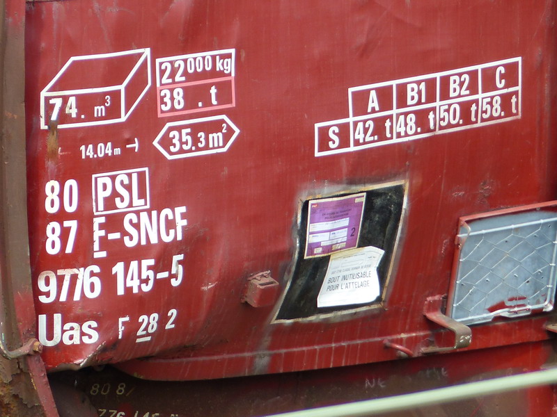 80 87 977 6 145-5 Uas F28 2 F SNCF-PSL (2014-04-23 St Pierre des Corps) (2).jpg