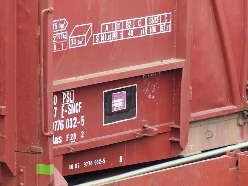 80 87 977 6 032-5 Uas F28 2 F SNCF-PSL (2014-04-23 St Pierre des Corps) (2).jpg