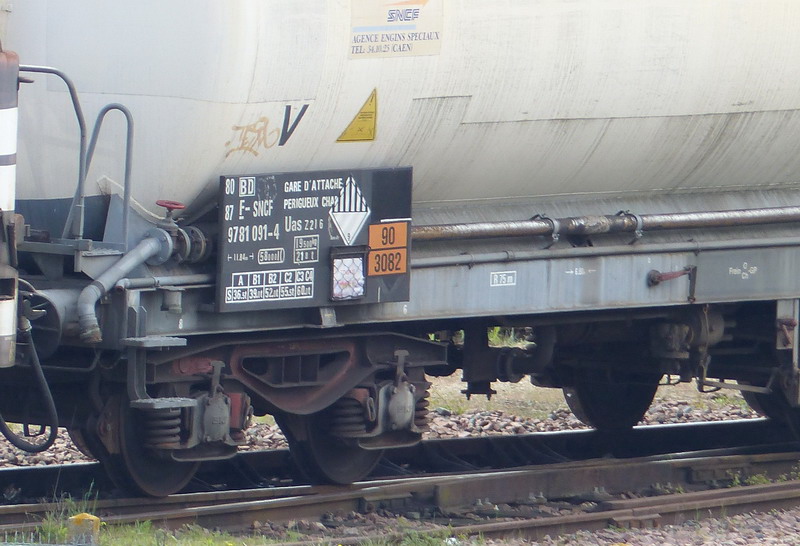 80 87 978 1 091-4 Uas Z21 6 F SNCF-BD (2014-05-03 dépôt de St Pierre des Corps) (2).jpg