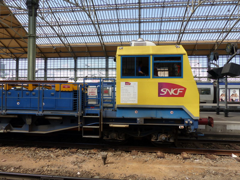 DU 94 B - 8 149 TR (2014-06-18 gare de Tours) V.D (2).jpg