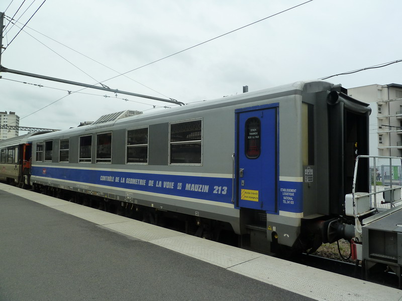 Train Mauzin 213 (2014-08-06 gare de Tours) (2).JPG