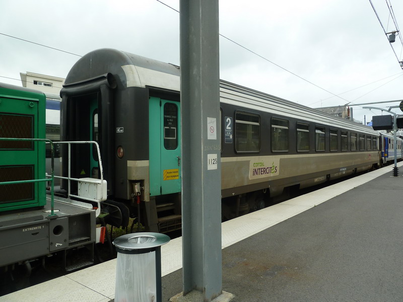 63 87 99 72 011-2 S (2014-08-06 gare de Tours) (4).jpg