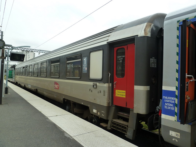 63 87 99 72 011-2 S (2014-08-06 gare de Tours) (1).jpg