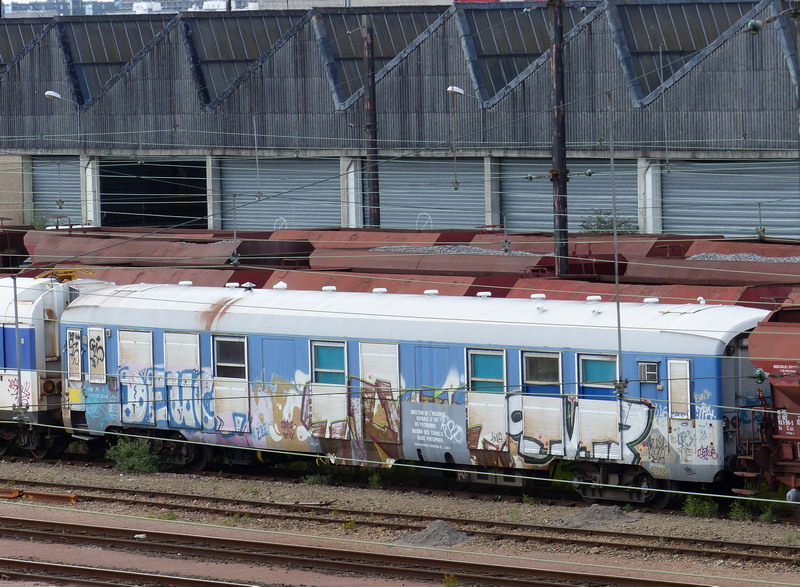 80 87 979 3 051-4 Uas H55 0 SNCF-PE (2014-08-19 SPDC) + 80 87 979 9 005-4 Uas W41 SNCF-RO (2).jpg