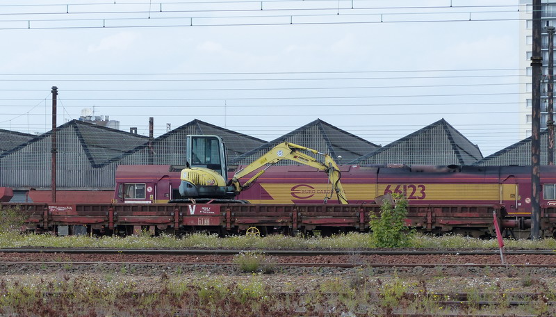 80 87 977 3 369-4 Uas R39 6 SNCF-PSL (2014-10-04 SPDC) + Pelleteuse TSO (1).jpg