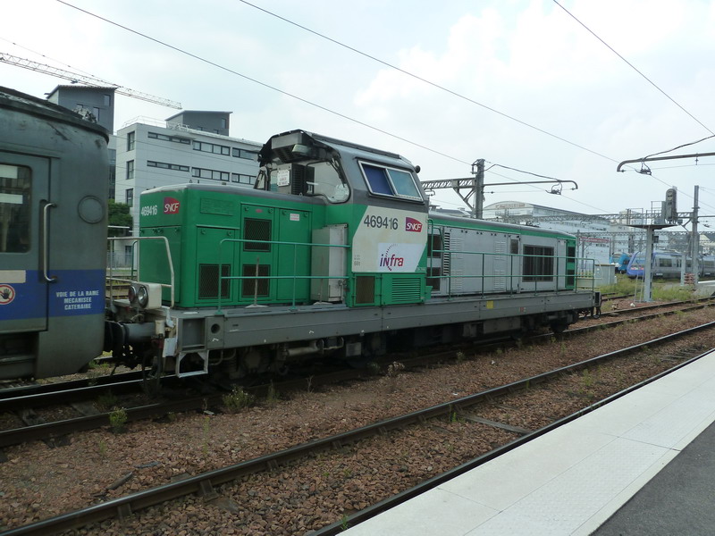 69416 (2013-08-28 gare de Tours) + voiture 80 87 979 0 401-4 Uas (3).jpg