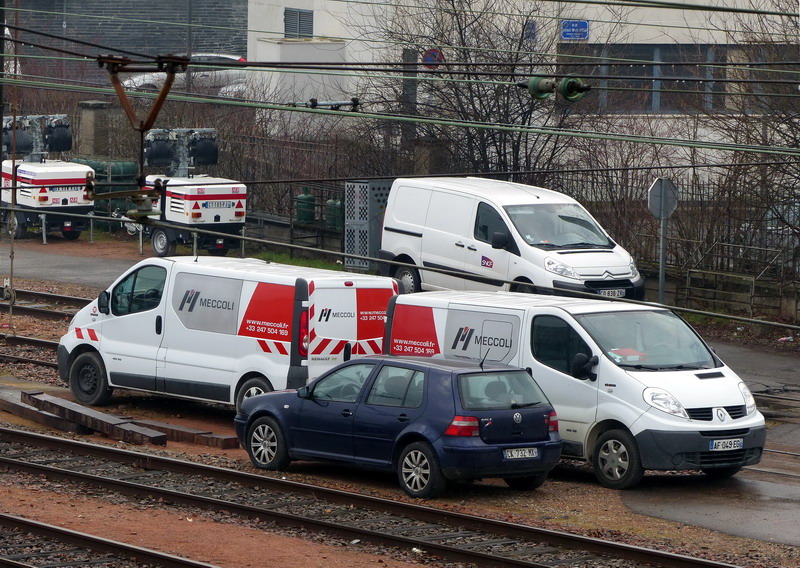 Renault Trafic dci 115 extra AF-049-EG (2015-03-10 Tours) Meccoli (1).jpg