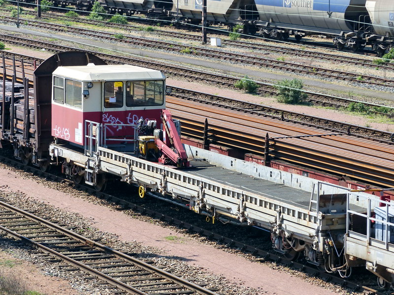 99 87 9 286 006-1 DU 85 LGV + 386 006-0 WPV 85 LGV (2015-04-21 SPDC) LL 8-506 (10).jpg