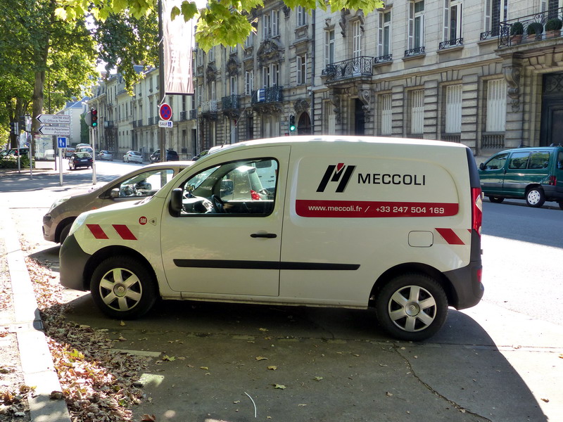 Renault Kangoo BV-713-CM (2015-08-03 Tours) Meccoli 580 (1).jpg