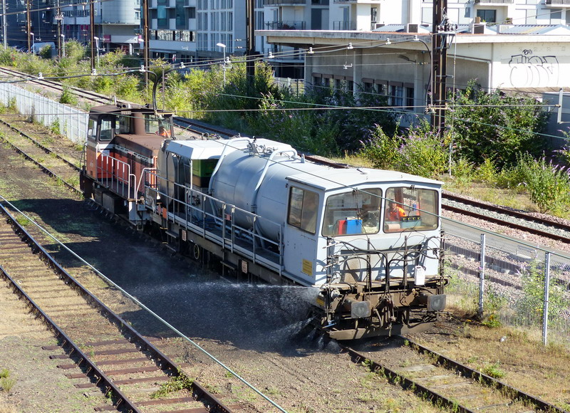 80 87 979 8 835-5 Uas W85 6 SNCF-TR (2015-07-06 Tours) + Y 8468 (2).jpg
