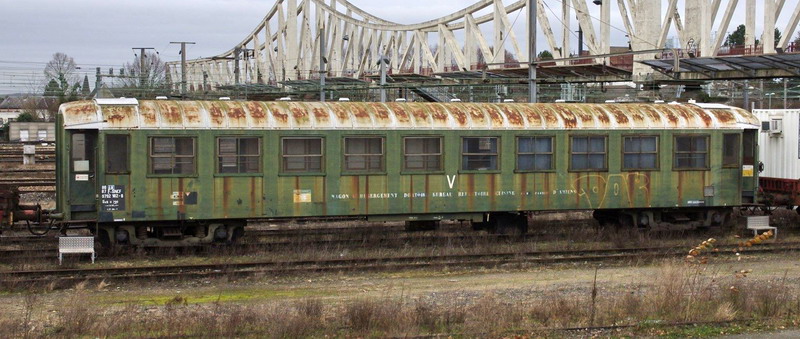 80 87 979 1 182-8 Uas H70 0 F SNCF-AM (2013-02-20gare de Tergnier) (9).jpg