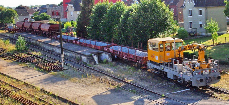 99 87 9 285 230-8 (2012-09-15 gare de Tergnier 02) DU 84 C AM 7.130 (2).jpg