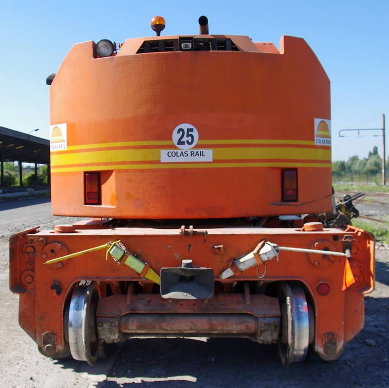 CASE 788  PRR (2013-09-04 Cour de la gare de St Quentin) Colas Rail n° F 6200036 (14).jpg