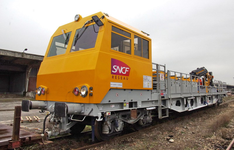 99 87 9 185 421-4 (2016-03-10 gare de St Quentin) DU 84 B 8-131 SNCF-AM (29).jpg