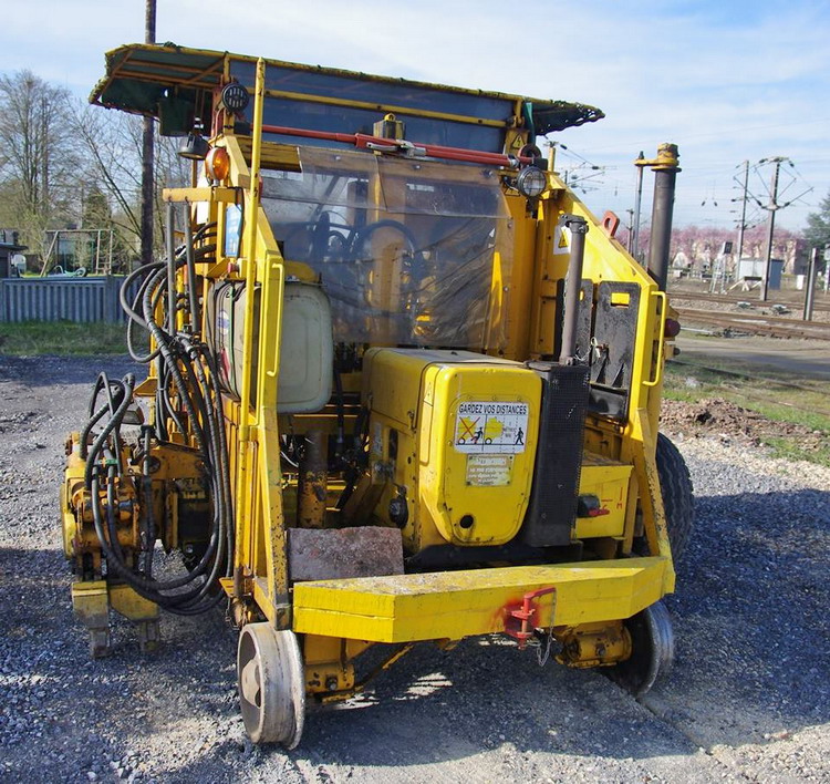 Geismar MRT 411 (2015-04-07 gare de Tergnier) MRT411-LORRY 19 (15).jpg