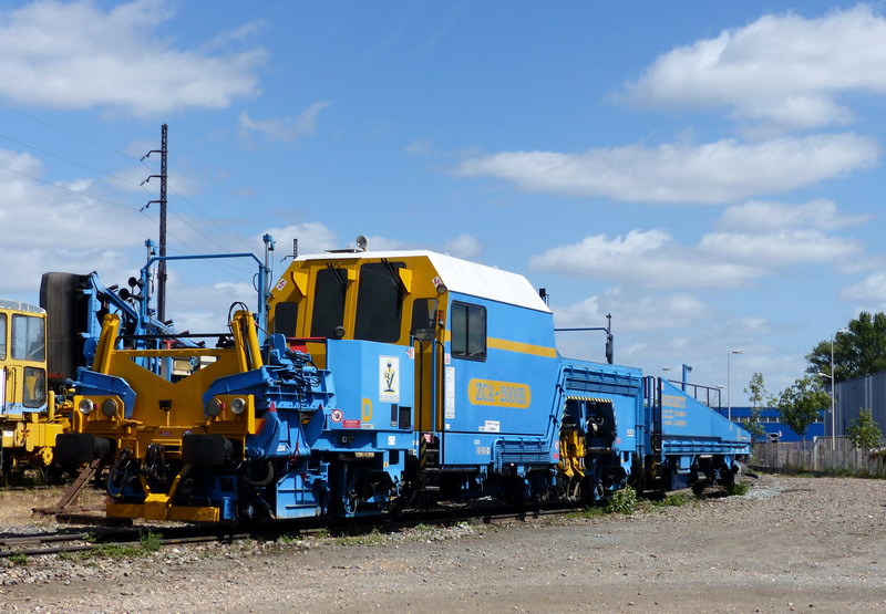 (3) 99 87 124 525-6 ZCA 2000 R.jpg