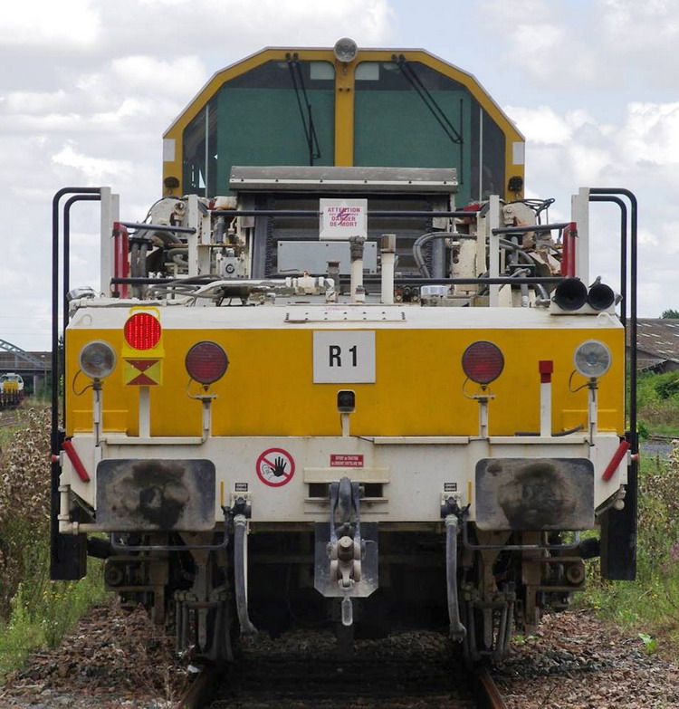 99 87 9 125 521-4 Type SSP 230 T Dynamic (2016-08-20 gare de Chaulnes) Eiffage-Pichenot Bouillé (2).jpg