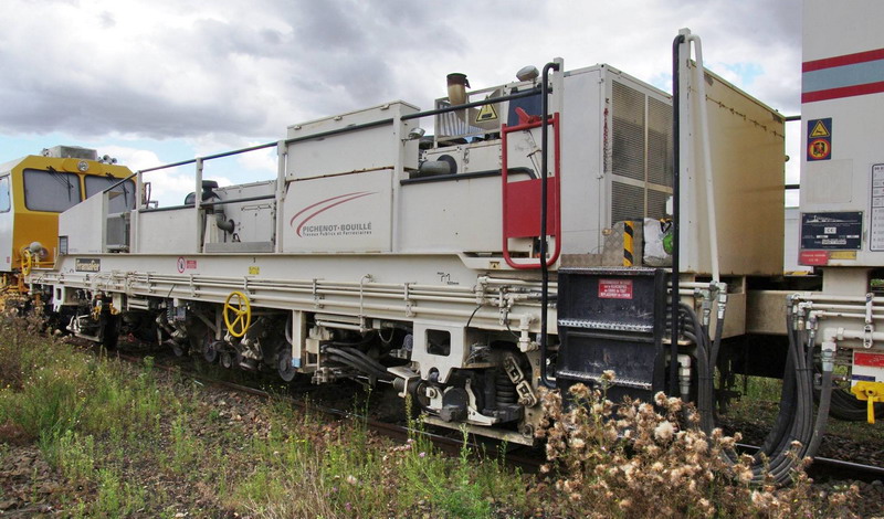 99 87 9 125 521-4 Type SSP 230 T Dynamic (2016-08-20 gare de Chaulnes) Eiffage-Pichenot Bouillé (38).jpg