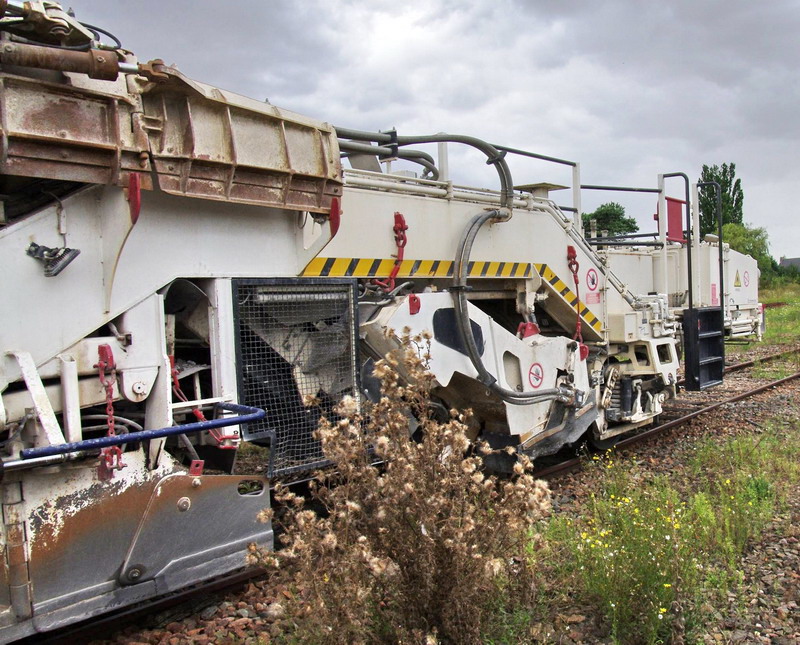 99 87 9 125 521-4 Type SSP 230 T Dynamic (2016-08-20 gare de Chaulnes) Eiffage-Pichenot Bouillé (46).jpg