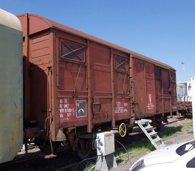 40 87 959 0 509-5 Us G54 2 SNCF-RS (2013-05-13 gare de Saint Quentin) (1).jpg