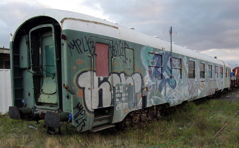 80 87 879 3 624-4 Uas SNCF-RO (2013-09-12 Saint Quentin) (5).jpg