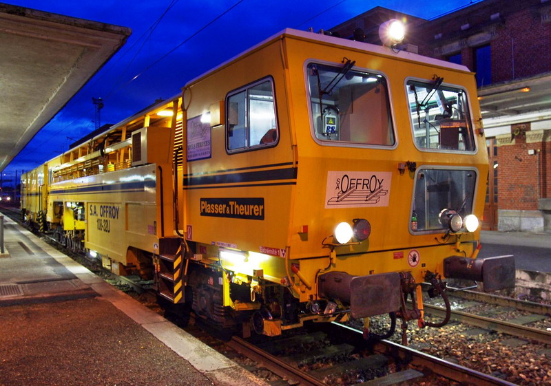 99 87 9 122 516-2 (2013-05-22 gare de Saint Quentin) 108-32U (5).jpg