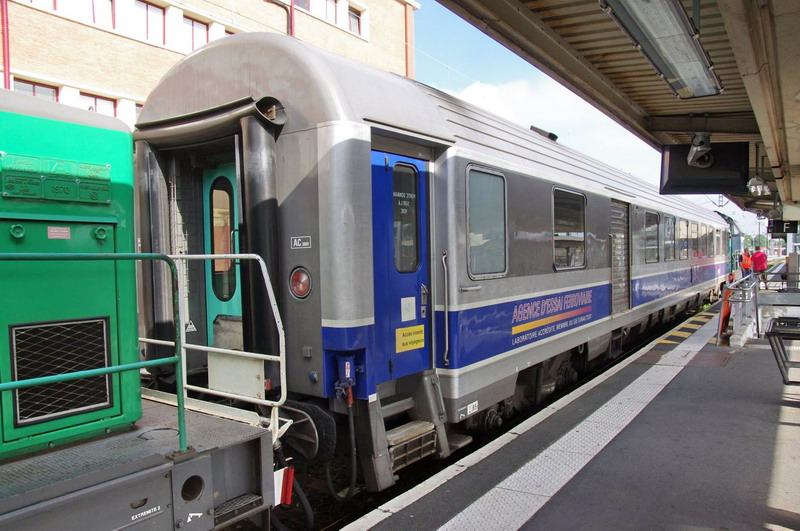 63 87 99 97 235-8 Su (2016-08-12 gare de Douai) (4).jpg