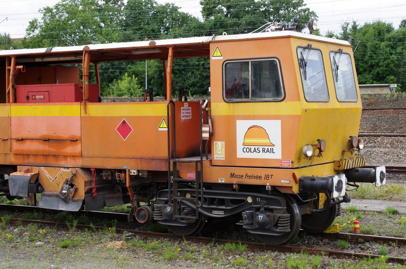 99 87 9 124 504-1 - 108-275 FRP (2013-08-12 gare de Saint Quentin) Colas Rail (26).jpg