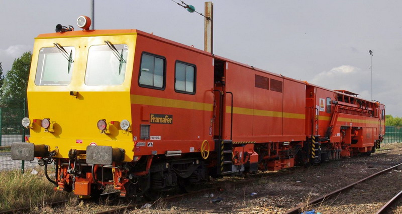 99 87 9 122 522-5 - 108-32 U (2013-05-13 gare de Saint Quentin) Colas Rail (1).jpg