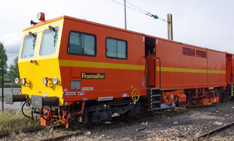 99 87 9 122 522-5 - 108-32 U (2013-05-13 gare de Saint Quentin) Colas Rail (6).jpg