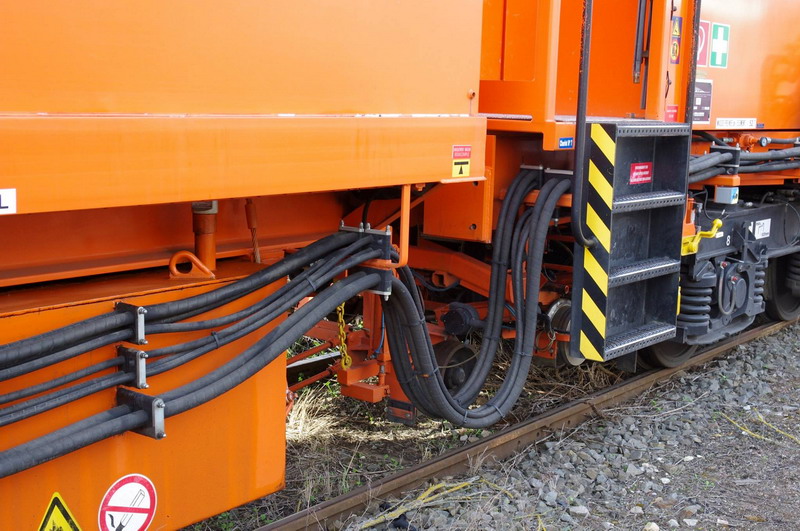 99 87 9 122 522-5 - 108-32 U (2013-05-13 gare de Saint Quentin) Colas Rail (9).jpg