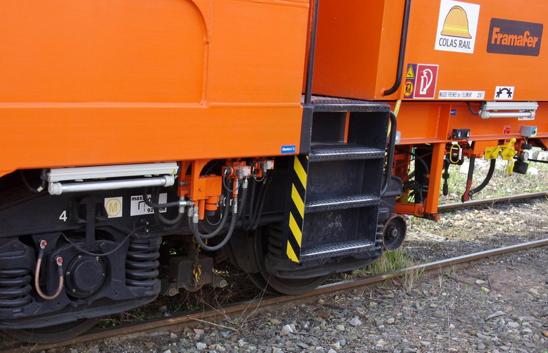 99 87 9 122 522-5 - 108-32 U (2013-05-13 gare de Saint Quentin) Colas Rail (22).jpg