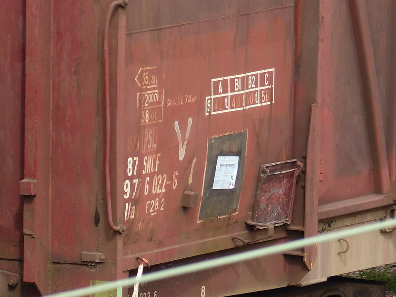 80 87 977 6 022-6 Uas F28 2 SNCF-PSL (2014-04-02 St Pierre des Corps) (2).jpg