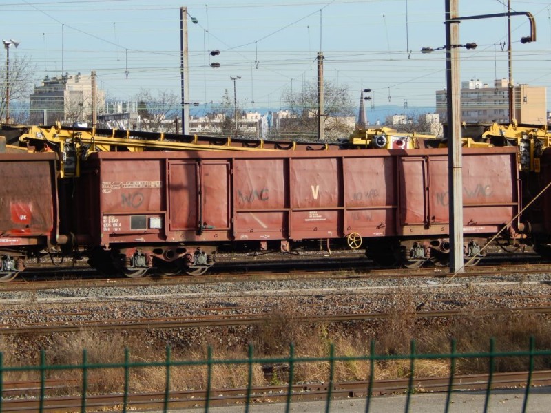 80 87 977 6 136 4 Uas  F28-2  PSL (1).JPG