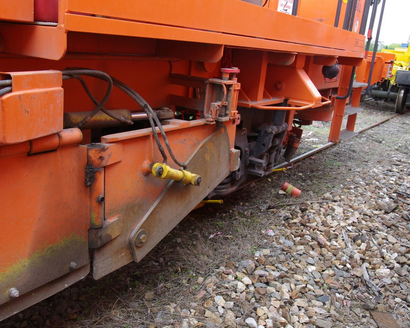 99 87 9 125 522-2 (2013-05-13 gare de Saint Quentin) R21 Colas Rail (11).jpg