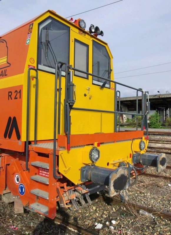 99 87 9 125 522-2 (2015-10-25 gare de Saint Quentin) R21 Colas Rail (34).jpg