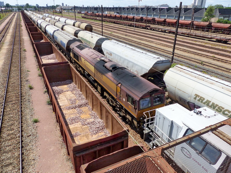 80 87 977 6 451-7 Uas F28 2 F-SNCFR (2017-07-14 SPDC) (3).jpg