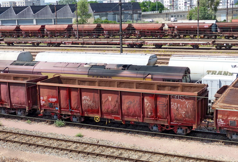 80 87 977 6 451-7 Uas F28 2 F-SNCFR (2017-07-14 SPDC) (1).jpg