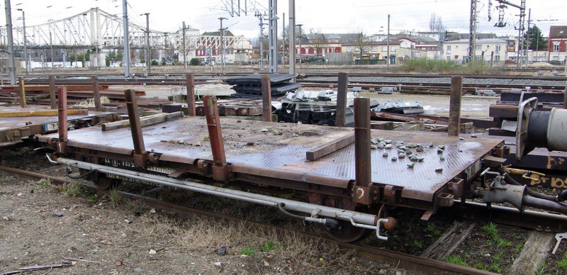 99 87 9 750 099-3 SNCF-LL (2017-02-24 gare de Tergnier) DU 84 C 7.103 AM (1).jpg