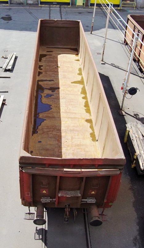 80 87 977 5 196-9 Uas F28 2 F SNCF-PSL (2017-05-20 Tergnier) (4).jpg