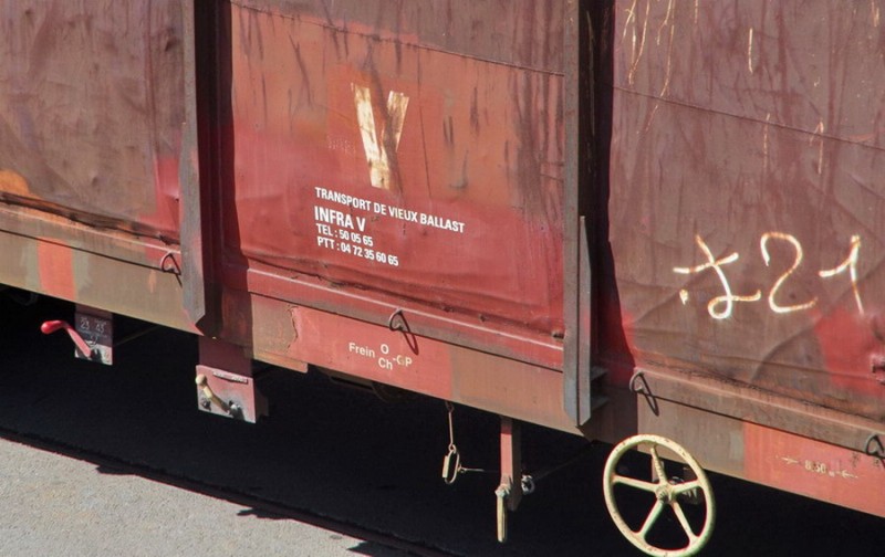 80 87 977 5 196-9 Uas F28 2 F SNCF-PSL (2017-05-20 Tergnier) (3).jpg