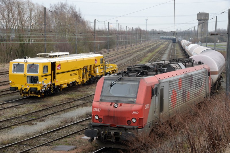 99 87 9 124 042-2 - 108-275 LC (2018-01-30 Somain) SNCF RESEAU Infralog Nord (1).jpg
