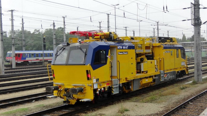 Plasser & Theurer HTW 100E3 (2017-09-01 gare de St Plten Autriche) (2).jpg