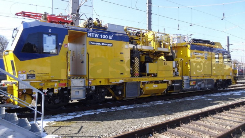 Plasser & Theurer HTW 100E3 (2018-03-22 gare de St Plten Autriche) (4).jpg