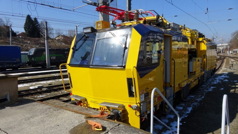 Plasser & Theurer HTW 100E3 (2018-03-22 gare de St Plten Autriche) (2).jpg