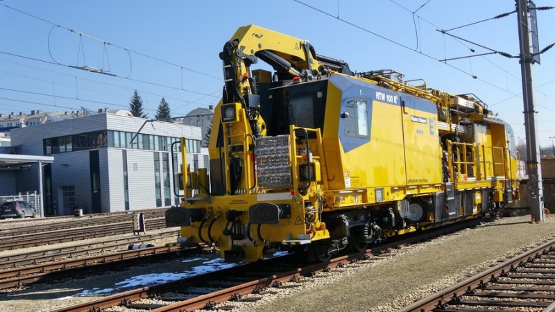 Plasser & Theurer HTW 100E3 (2018-03-22 gare de St Plten Autriche) (1).jpg